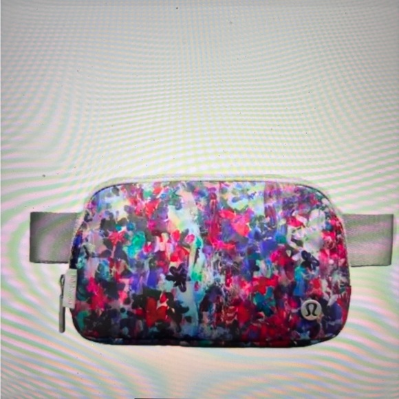 LULULEMMON WAIST BAG FANNY PACK Belt Bag Color Floral/Multi NWT - Picture 5 of 13